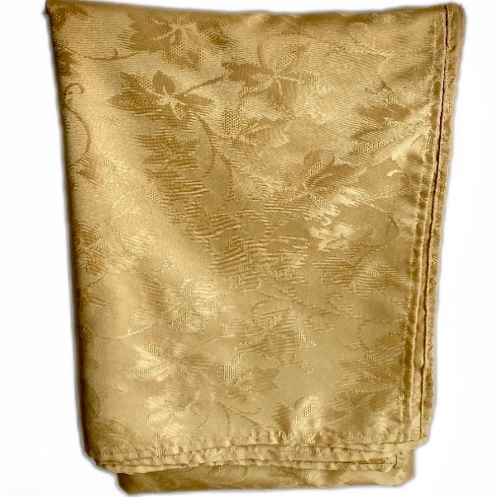 No-Iron, No-Stain Table Cloth
